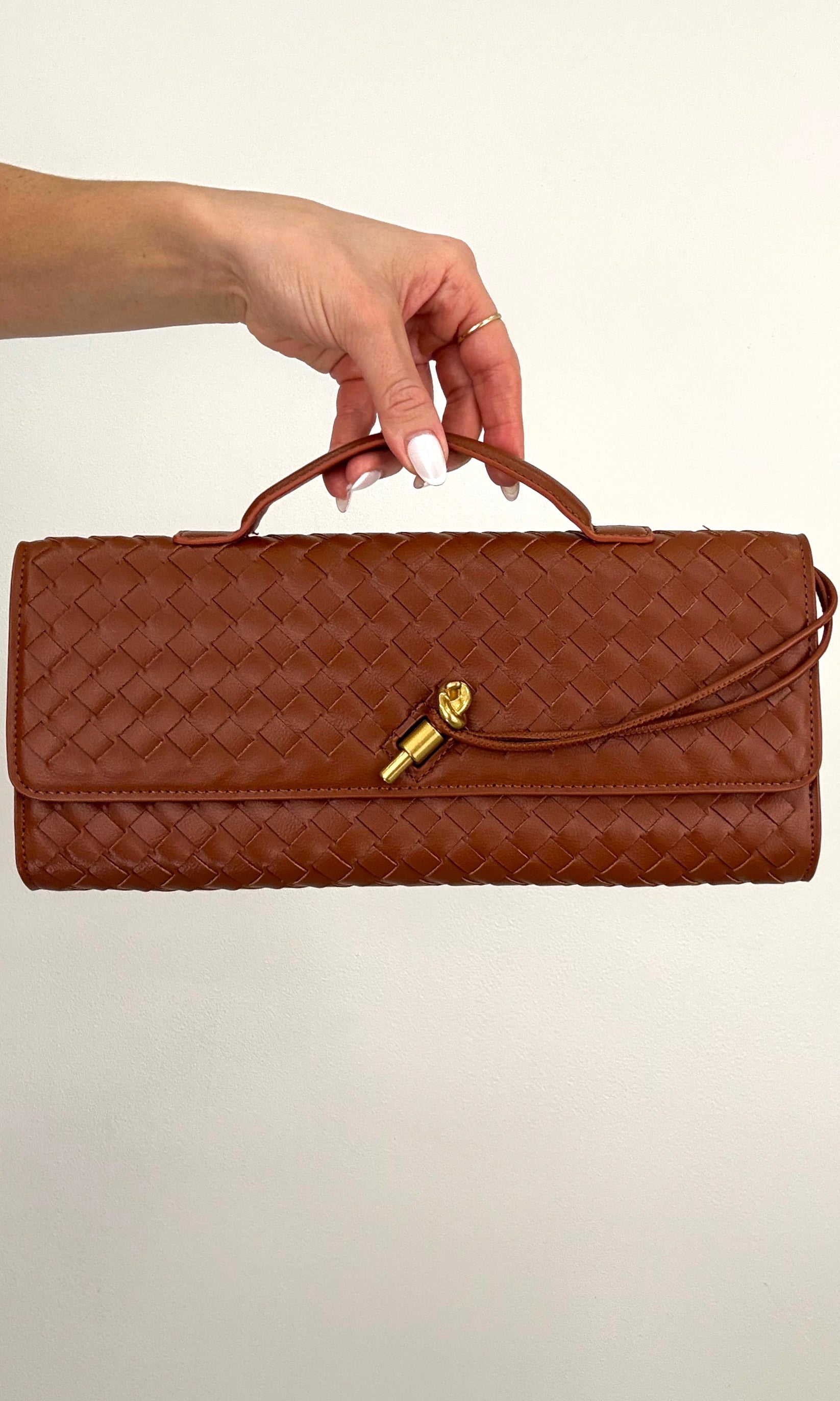 WOVEN CLUTCH (CHOCOLATE)