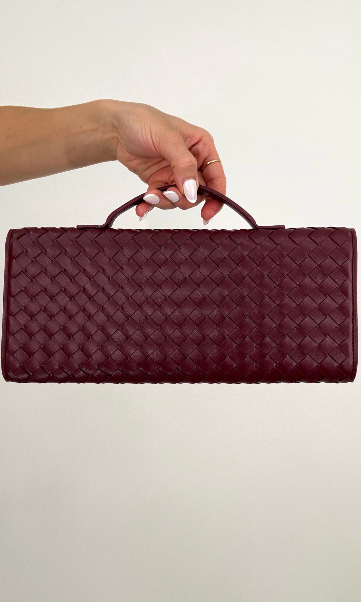 WOVEN CLUTCH (WINE)