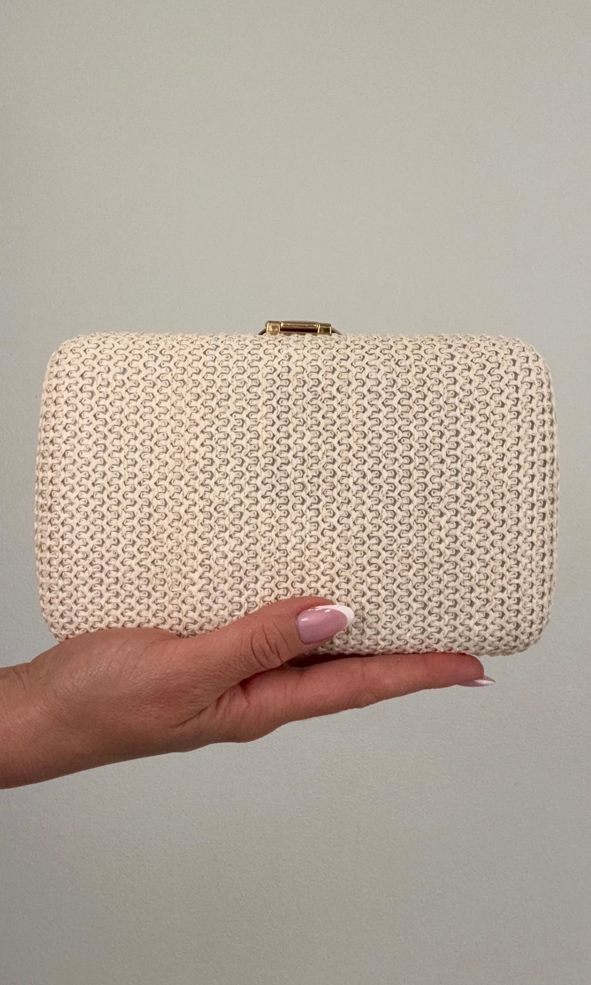 SEASHELL WEAVE CLUTCH (IVORY)