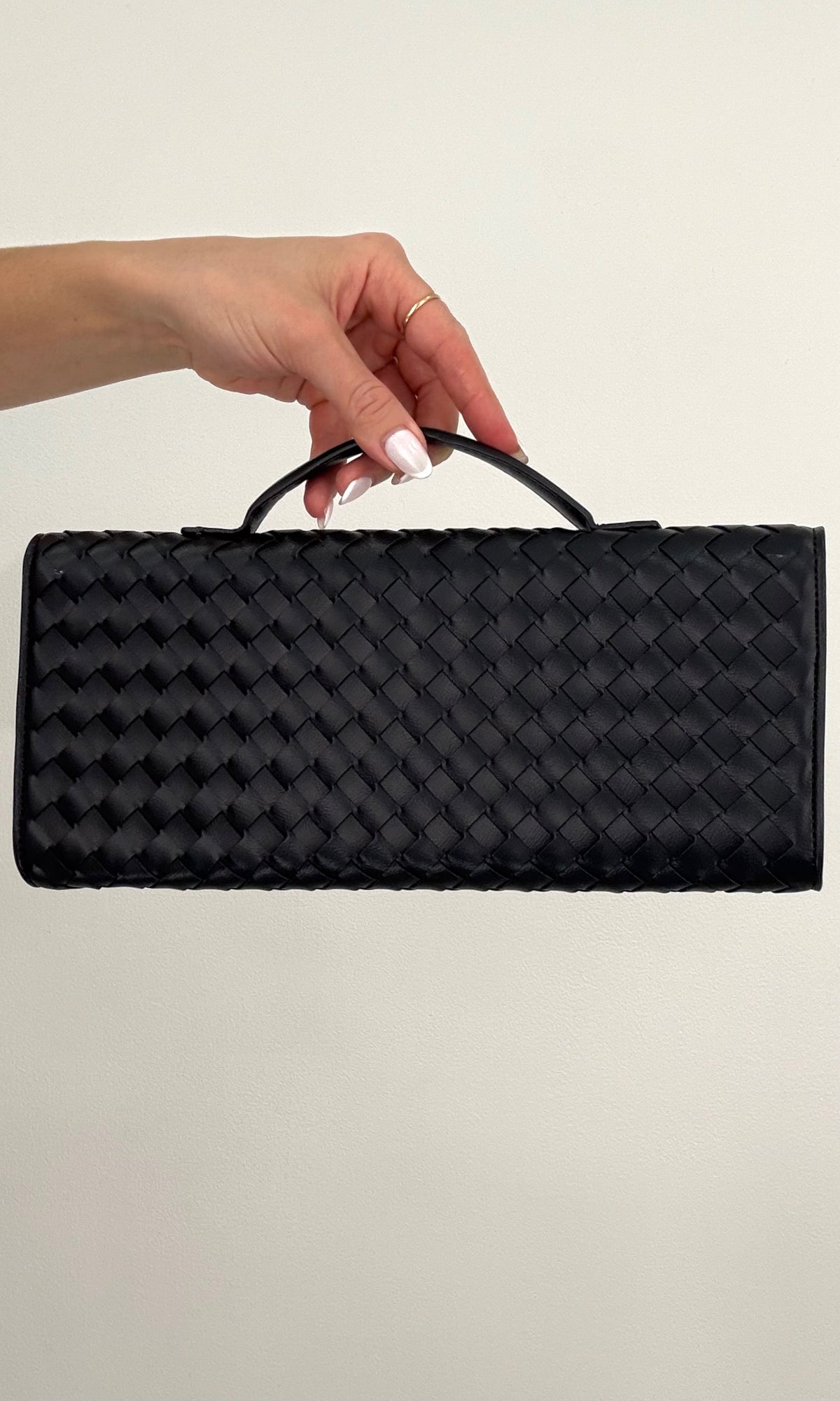 WOVEN CLUTCH (BLACK)
