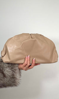 CLOUD LEATHER RUCHED CLUTCH (NUDE)