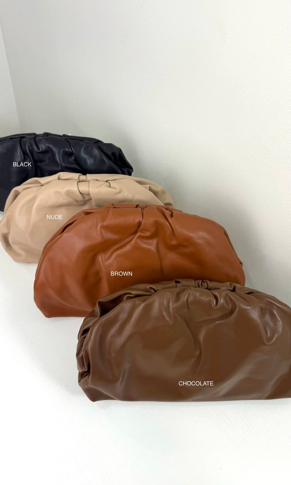 CLOUD LEATHER RUCHED CLUTCH (BLACK)