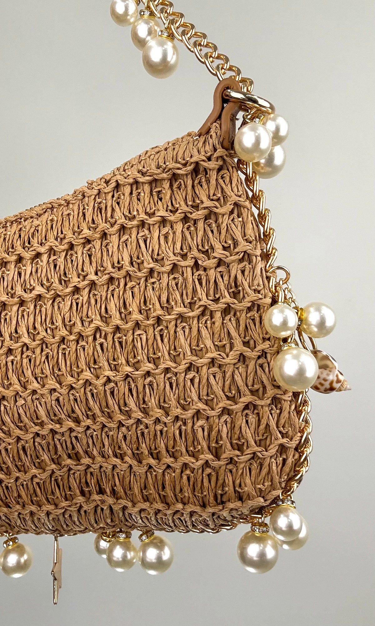 SEASHELL AND PEARL WOVEN HANDBAG