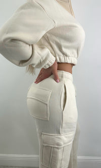 CAROLINA ESSENTIAL CROPPED SWEATSHIRT (CREAM)