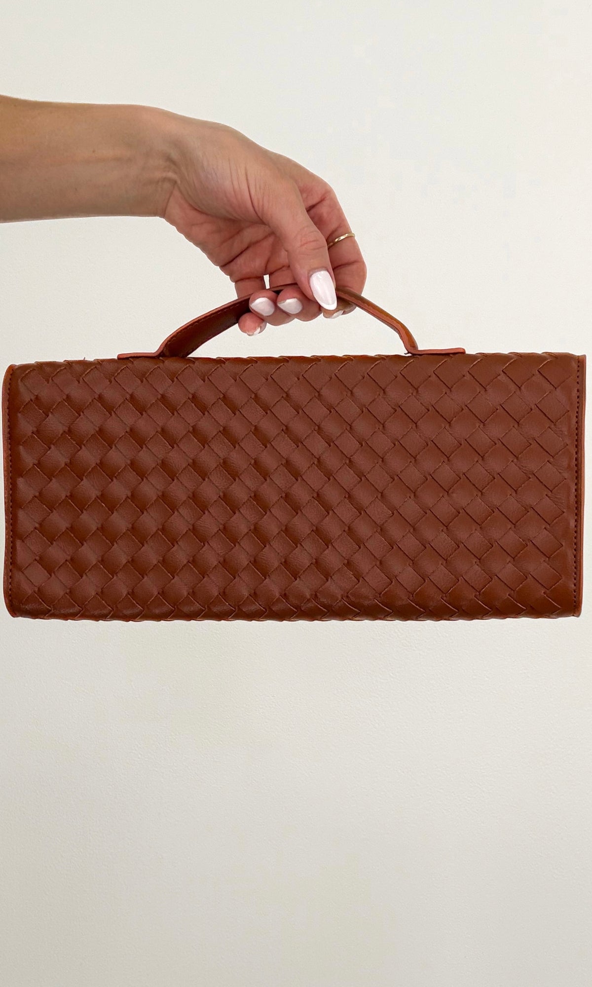 WOVEN CLUTCH (CHOCOLATE)